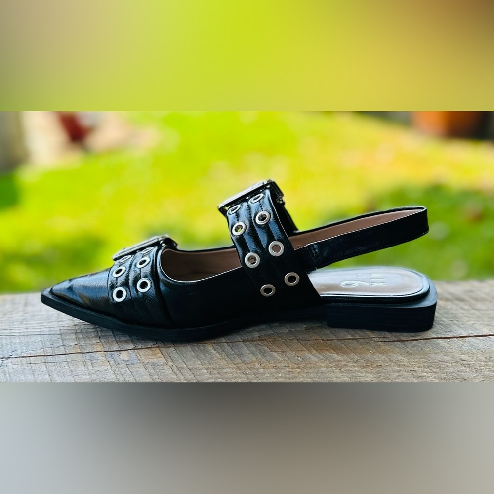 🔥Mix No. 6 Sybel Flat Women’s Black Slingback with Silver Buckles. Size 6.5 NWOT
